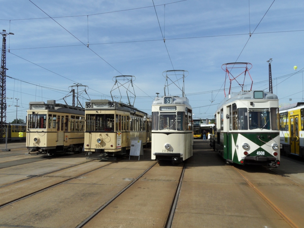 Берлин, Herbrand TD 07/25 № 5274; Берлин, BVG T 24/49 № 5984; Берлин, Reko TE59 № 217 055-8; Берлин, Reko TE63/2 № 4508; Берлин — Трамвайные линии и инфраструктура