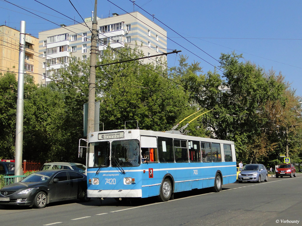 Moskva, ZiU-682GM č. 7420 Moskva, ZiU-682GM č. 7420