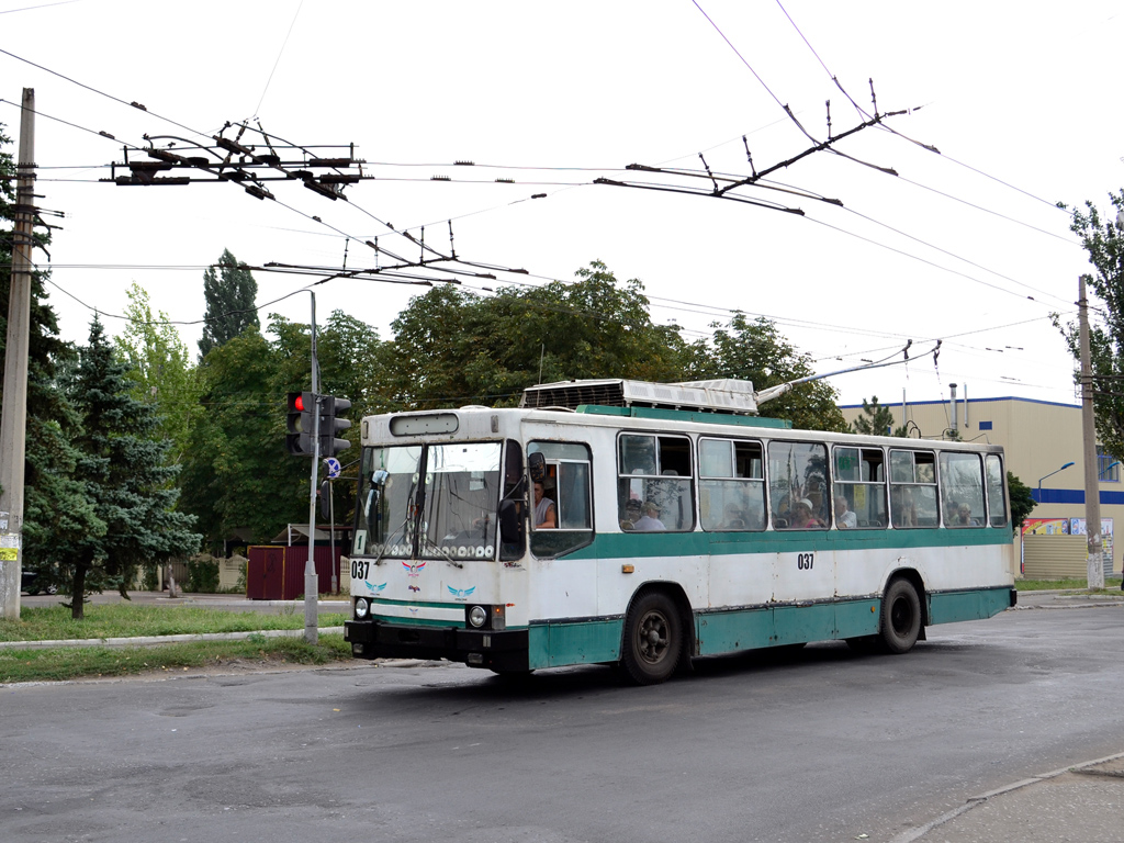 Харцызск, ЮМЗ Т2 № 037