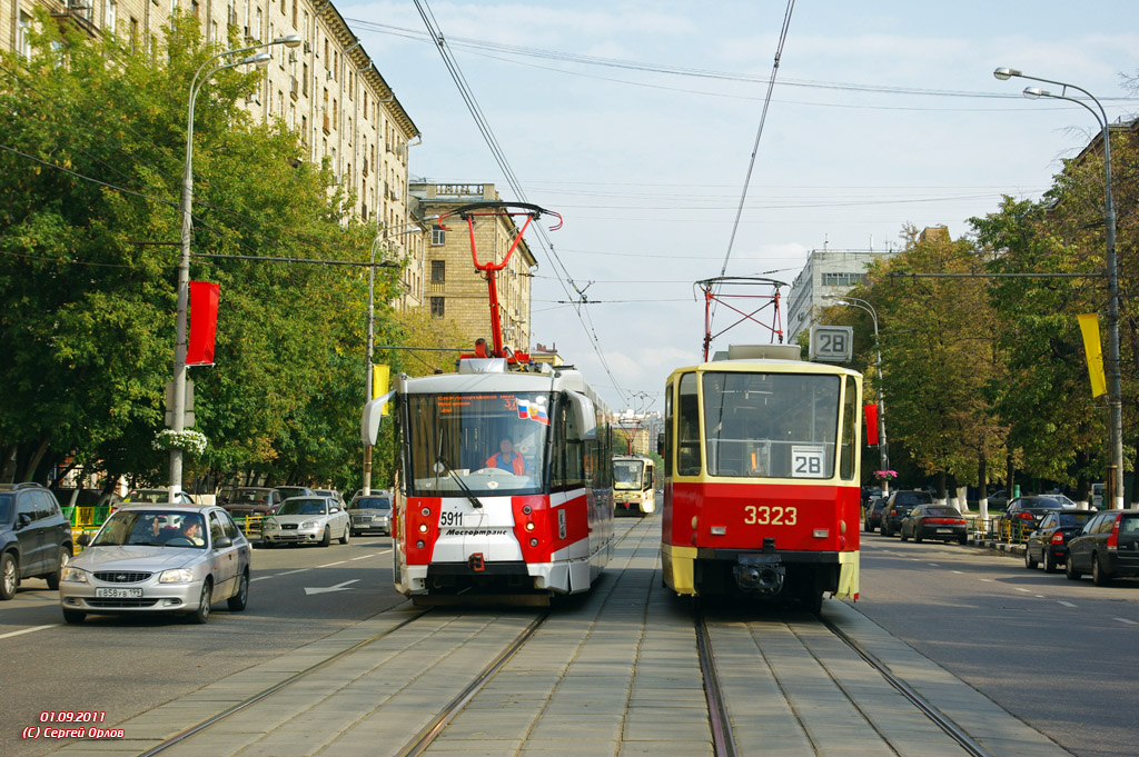 Moskwa, 71-153.3 (LM-2008) Nr 5911; Moskwa, Tatra T7B5 Nr 3323 Moskwa, 71-153.3 (LM-2008) Nr 5911; Moskwa, Tatra T7B5 Nr 3323