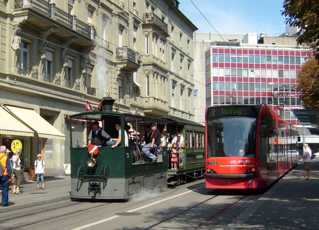 Берн, Паровоз № 12; Берн, Siemens Combino Advanced № 753 Берн, Паровоз № 12; Берн, Siemens Combino Advanced № 753