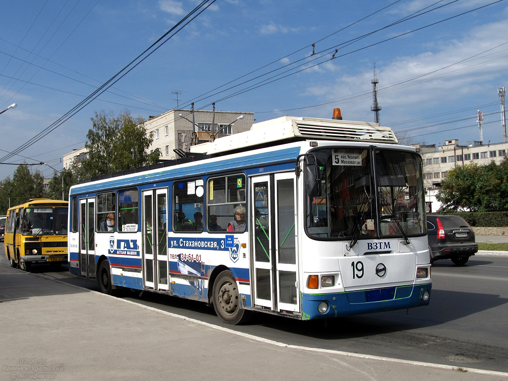 Каменск-Уральский, ЛиАЗ-5280 (ВЗТМ) № 19 Каменск-Уральский, ЛиАЗ-5280 (ВЗТМ) № 19