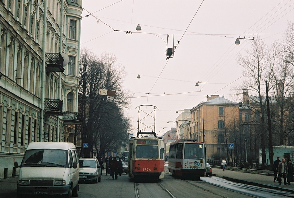 Санкт-Петербург, ЛМ-68М № 1576; Санкт-Петербург, 71-134К (ЛМ-99К) № 1303