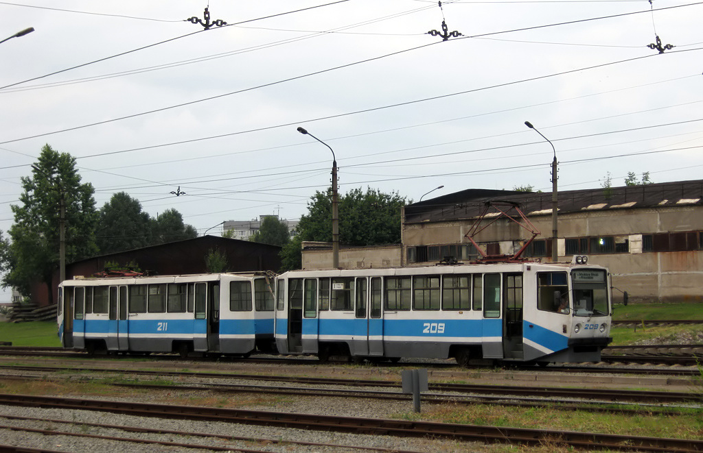 Кривой Рог, 71-611 № 211; Кривой Рог, 71-611 № 209