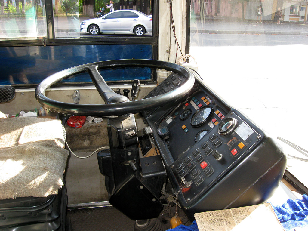 Кривой Рог, ЮМЗ E186 № 648