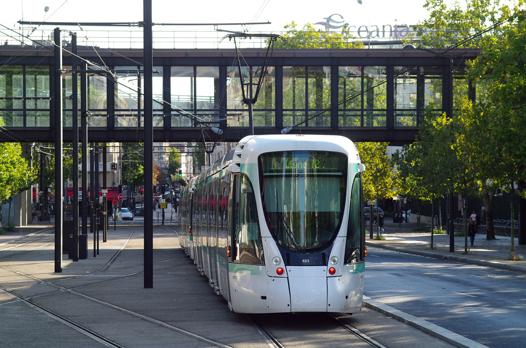 Париж -  Версаль -  Ивелин, Alstom Citadis 302 № 423