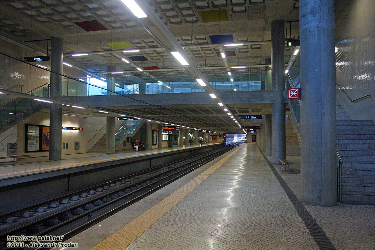 Лиссабон — Metro — Linha Vermelha