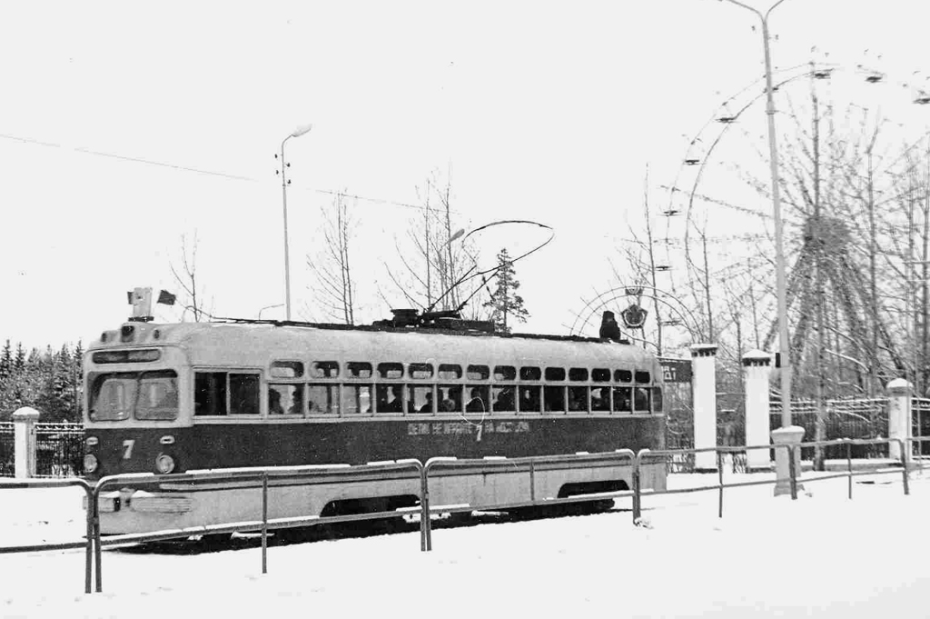 Карпинск, МТВ-82 № 7; Карпинск — Старые фотографии