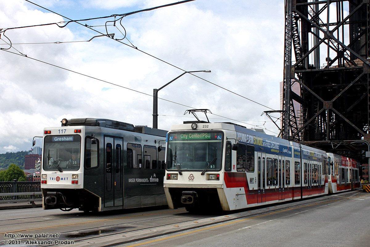 Портленд, OR, Siemens SD660 № 232; Портленд, OR, Bombardier MAX Type I № 117