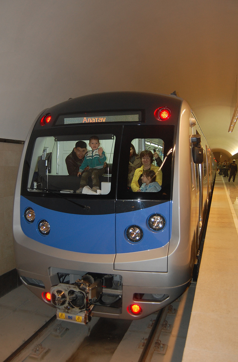 Алматы, Hyundai Rotem № 01001; Алматы — Метрополитен — День открытых дверей — 22-10-2011; Алматы — Метрополитен — Линия 1 — Станции