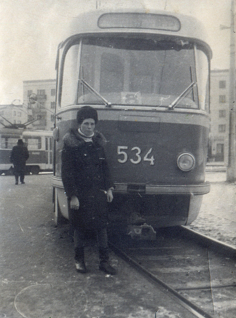 Волгоград, Tatra T3SU (двухдверная) № 534; Работники электротранспорта; Волгоград — Старые фотографии — Волгоград