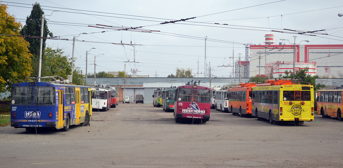 Краснодар, ЗиУ-682В [В00] № 337; Краснодар, ЗиУ-682В [В00] № 379; Краснодар, Тролза-5275.07 «Оптима» № 257