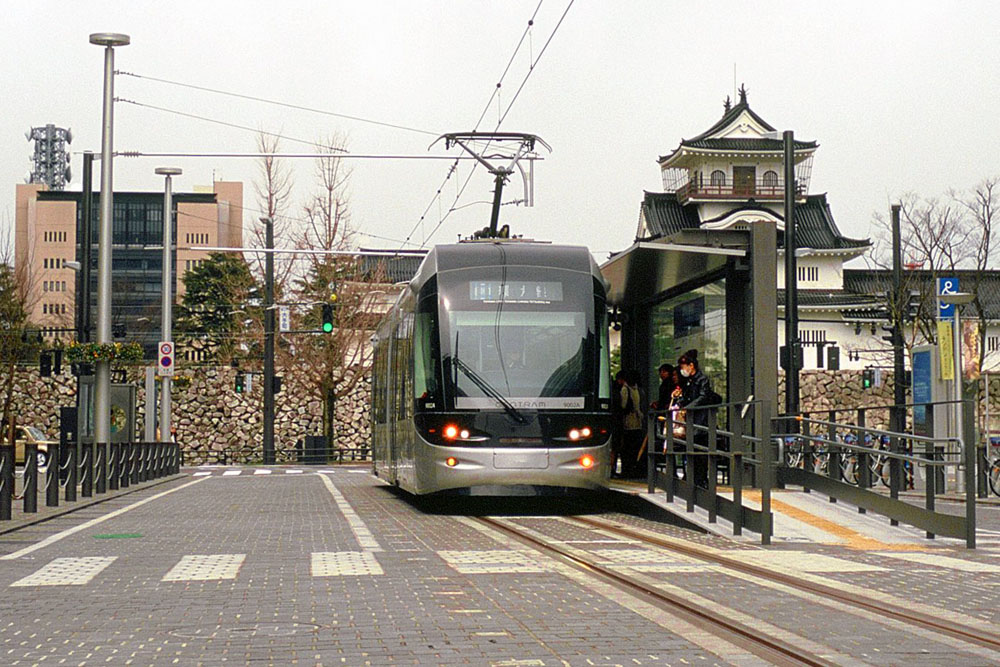 Тояма, Niigata/Bombardier TLR0600 № 9002