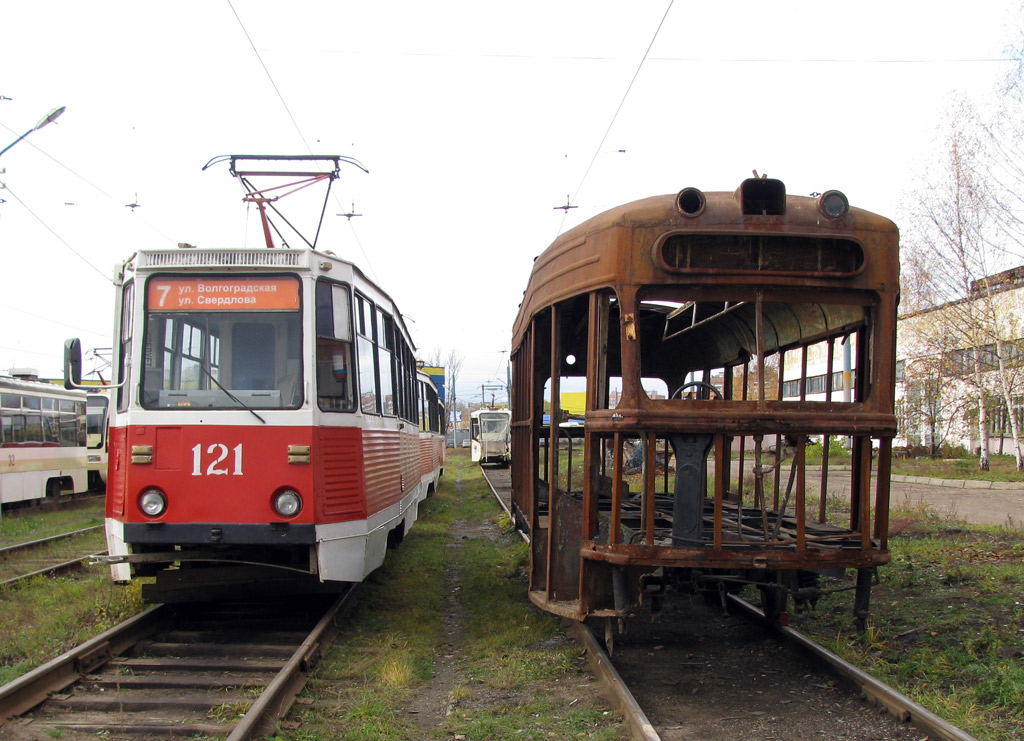 Ярославль, 71-605 (КТМ-5М3) № 121; Ярославль, КТМ-1 № КТМ-1