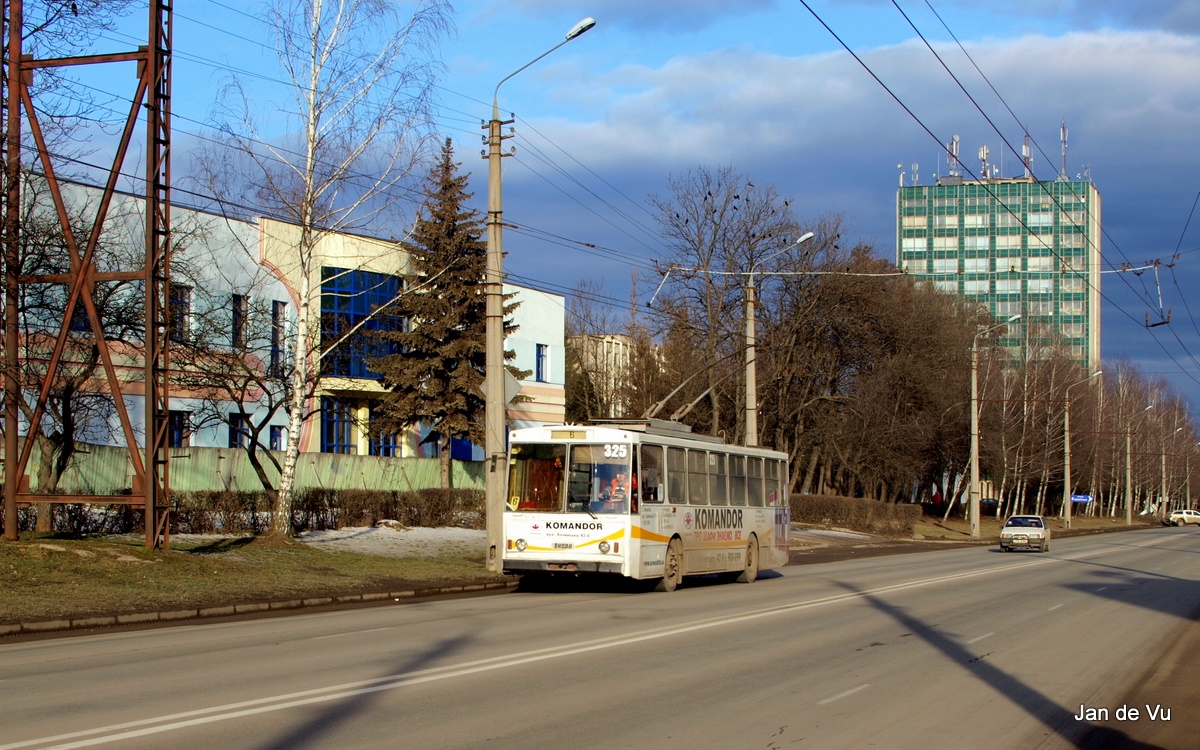 Tšernivtsi, Škoda 14Tr89/6 # 325 Tšernivtsi, Škoda 14Tr89/6 # 325