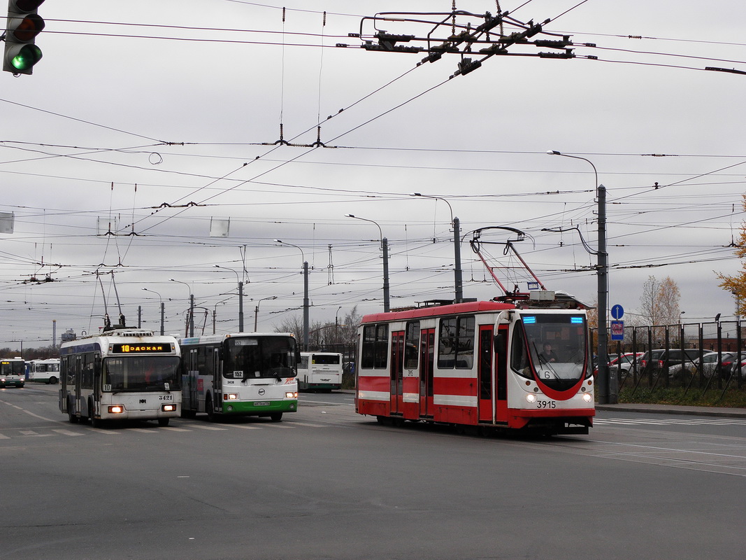 Санкт-Петербург, БКМ 321 № 3421; Санкт-Петербург, 71-134А (ЛМ-99АВН) № 3915 Санкт-Петербург, БКМ 321 № 3421; Санкт-Петербург, 71-134А (ЛМ-99АВН) № 3915