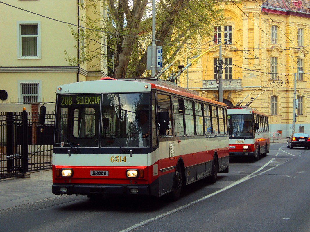 Bratislava, Škoda 14Tr10/6 č. 6314; Bratislava, Škoda 14Tr10/6 č. 6296 Bratislava, Škoda 14Tr10/6 č. 6314; Bratislava, Škoda 14Tr10/6 č. 6296