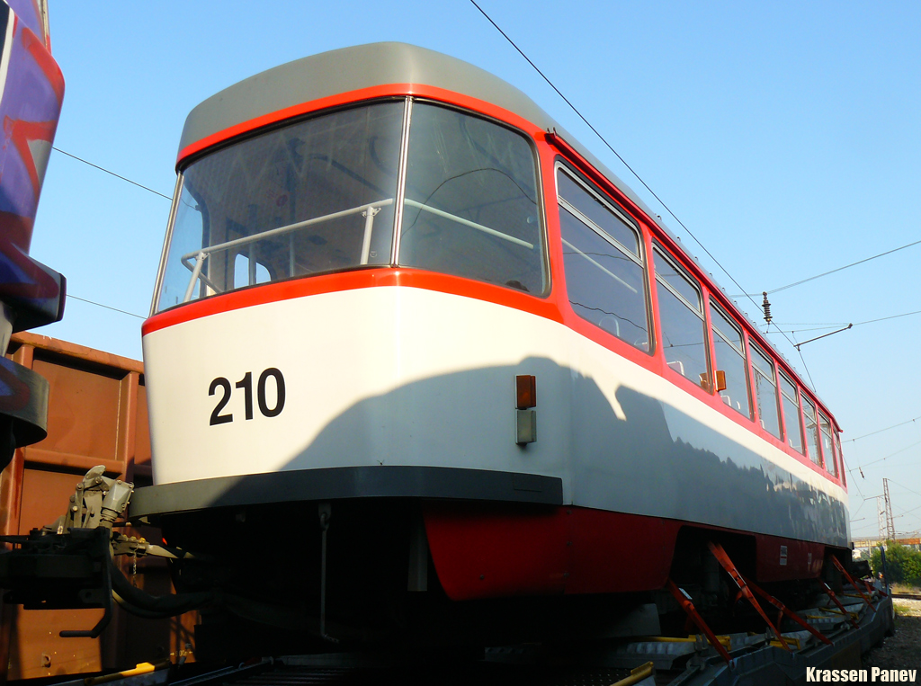 София, Tatra B4DC № 210; София — Доставка и разтоварване на T4D-C от Хале — юли 2011 г.