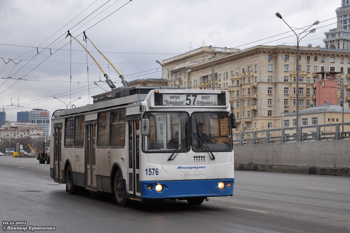 Москва, ЗиУ-682Г-016.02 (с широкой 1-й дверью) № 1576 Москва, ЗиУ-682Г-016.02 (с широкой 1-й дверью) № 1576
