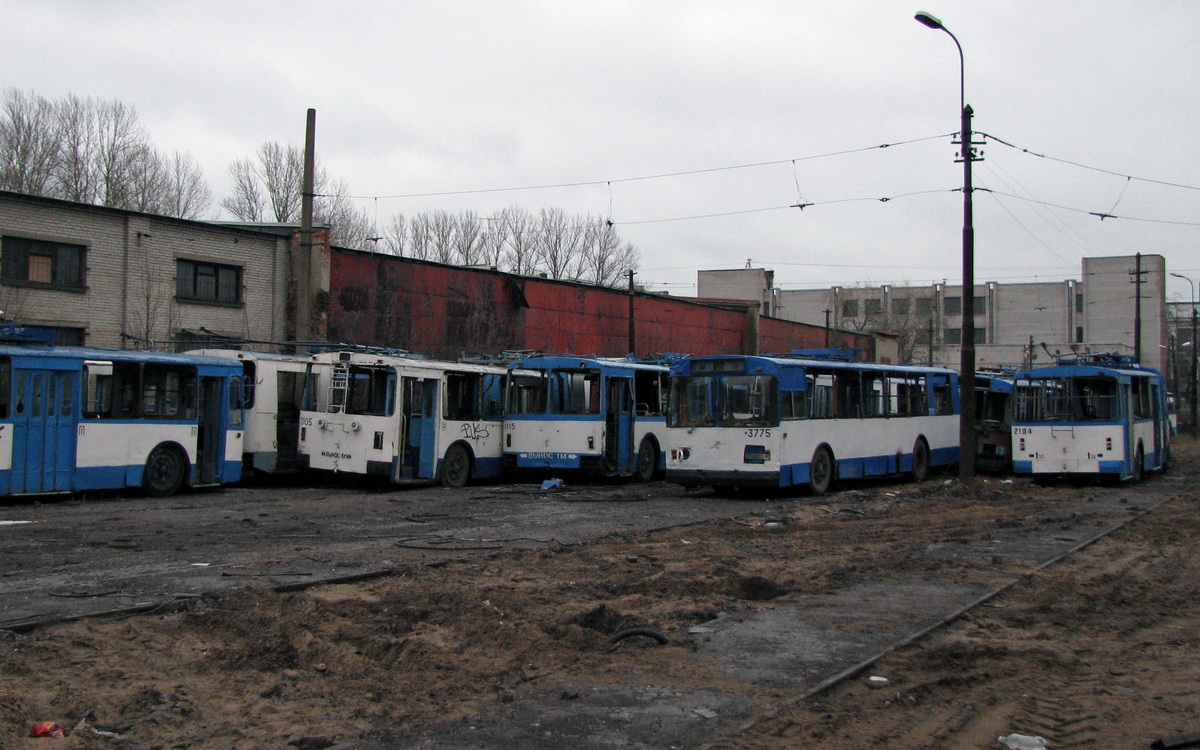 Санкт-Петербург, ЗиУ-683Б [Б00] № 3105; Санкт-Петербург, ЗиУ-6205 [620500] № 1125; Санкт-Петербург, ЗиУ-682В-012 [В0А] № 3775; Санкт-Петербург, ЗиУ-683Б [Б00] № 2104