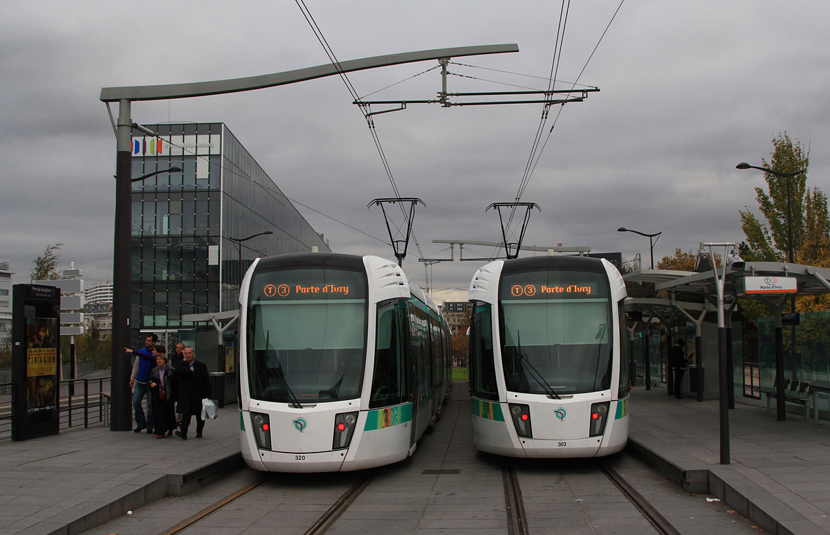 Париж -  Версаль -  Ивелин, Alstom Citadis 402 № 320; Париж -  Версаль -  Ивелин, Alstom Citadis 402 № 303