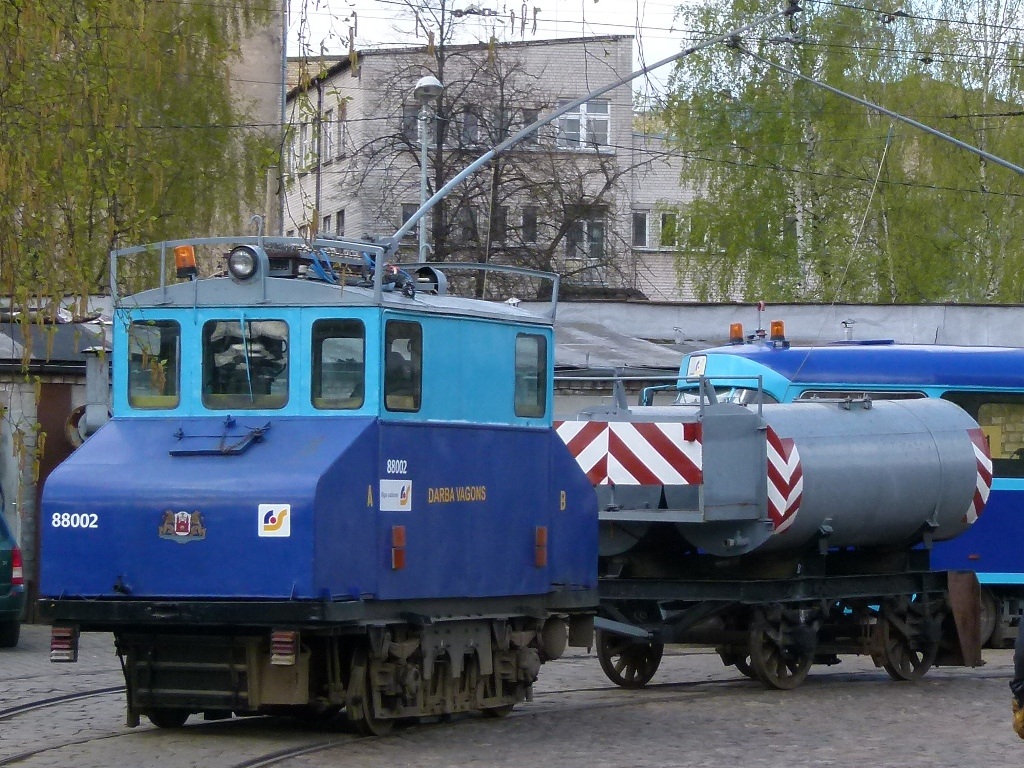 Рига, Электровоз № 88002; Рига, Двухосный прицепной вагон № б/н
