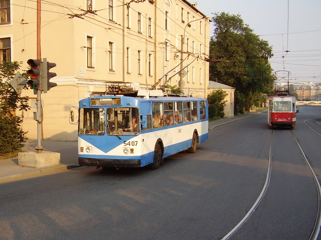 Санкт-Петербург, ЗиУ-682Г [Г00] № 5407; Санкт-Петербург, ЛМ-68М № 8631