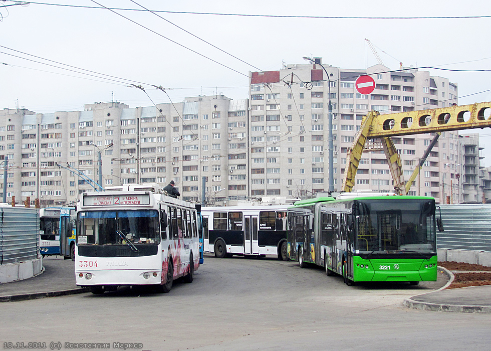 Харьков, ЗиУ-682Г-016.02 № 3304; Харьков, ЛАЗ E301D1 № 3221; Харьков — Конечные станции