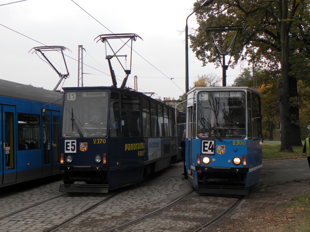 Вроцлав, Konstal 105Na № 2370; Вроцлав, Konstal 105Na № 2300