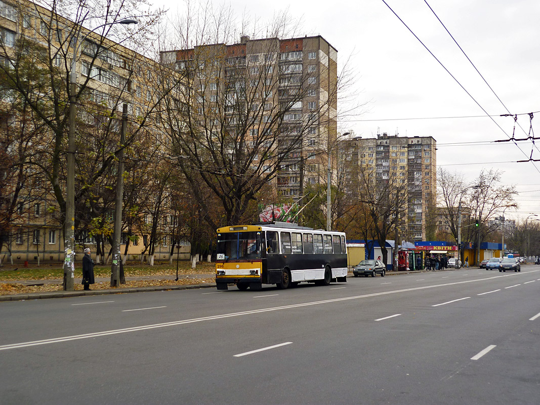 Киев, Škoda 14Tr02/6 № 296
