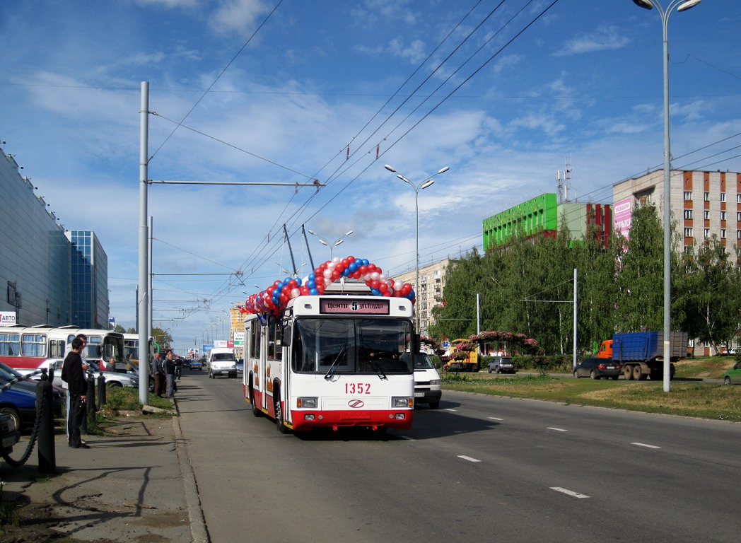 Iževsk, BTZ-52761А č. 1352