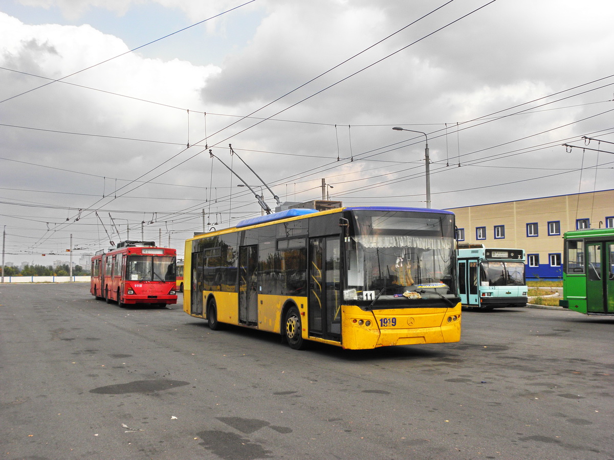 Киев, ЛАЗ E183D1 № 1919