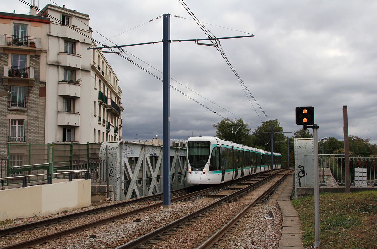Париж -  Версаль -  Ивелин, Alstom Citadis 302 № 414