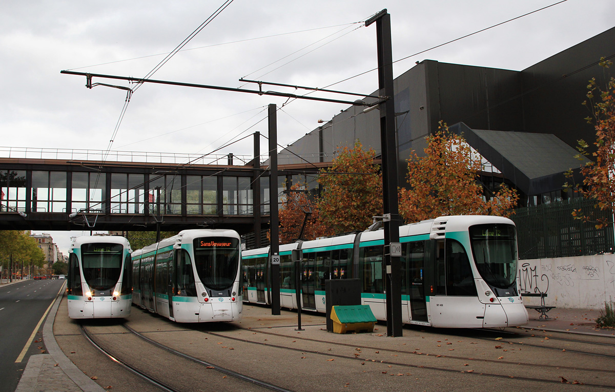 Париж -  Версаль -  Ивелин, Alstom Citadis 302 № 414; Париж -  Версаль -  Ивелин, Alstom Citadis 302 № 443; Париж -  Версаль -  Ивелин, Alstom Citadis 302 № 406