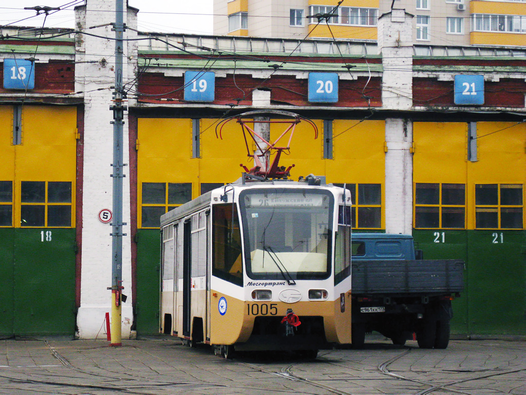 Москва, 71-621 № 1005