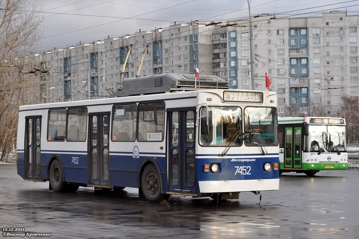 Москва, ЗиУ-682ГМ1 (с широкой передней дверью) № 7452