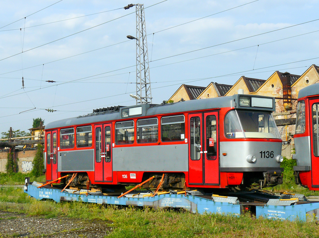 София, Tatra T4DC № 1136; София — Доставка и разтоварване на T4D-C от Хале — юли 2011 г.