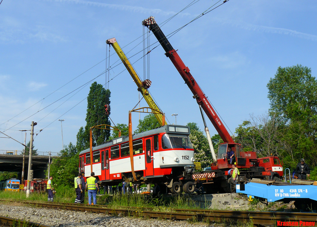 София, Tatra T4DC № 1152; София — Доставка и разтоварване на T4D-C от Хале — юли 2011 г.