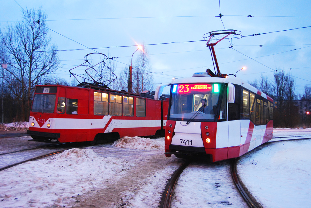 Sankt Petersburg, 71-153 (LM-2008) Nr. 7411; Sankt Petersburg, LVS-86K Nr. 7021