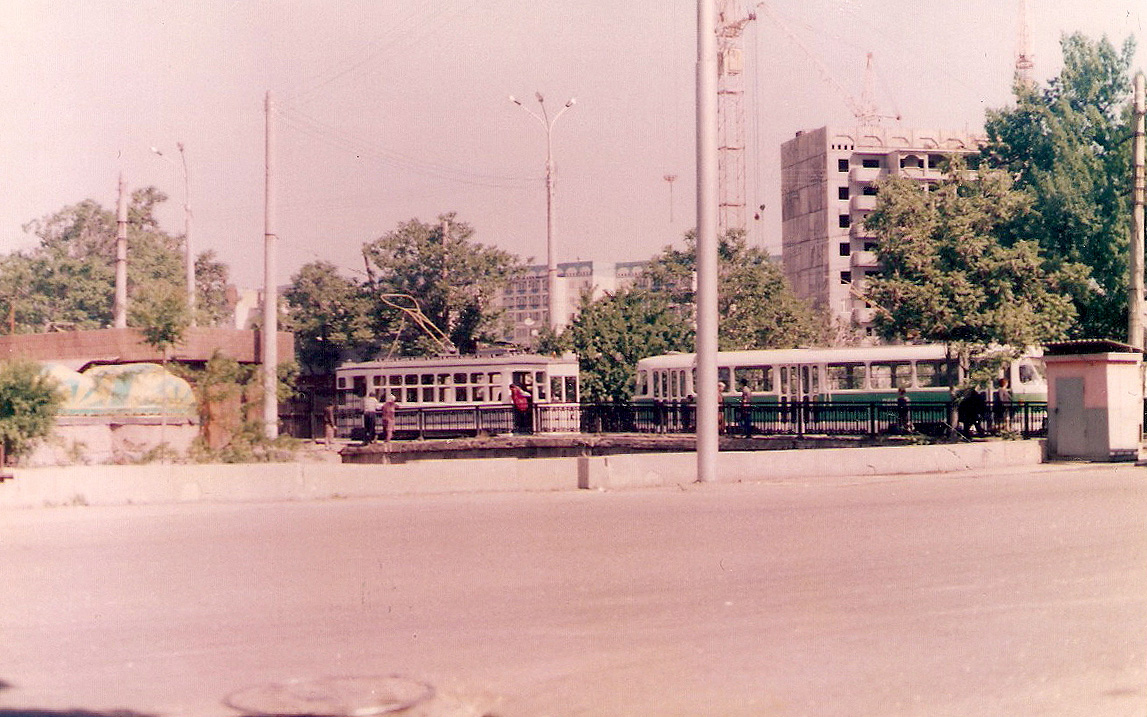 Ташкент, КТМ-1 № 1; Ташкент, Tatra T3SU № 2515; Ташкент — Парад, посвящённый 100-летию Ташкентского трамвая