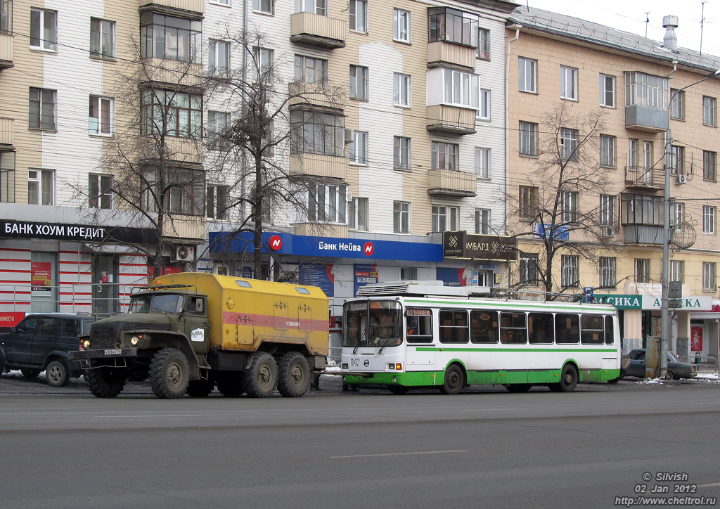 Челябинск, ЛиАЗ-5280 (ВЗТМ) № 1142