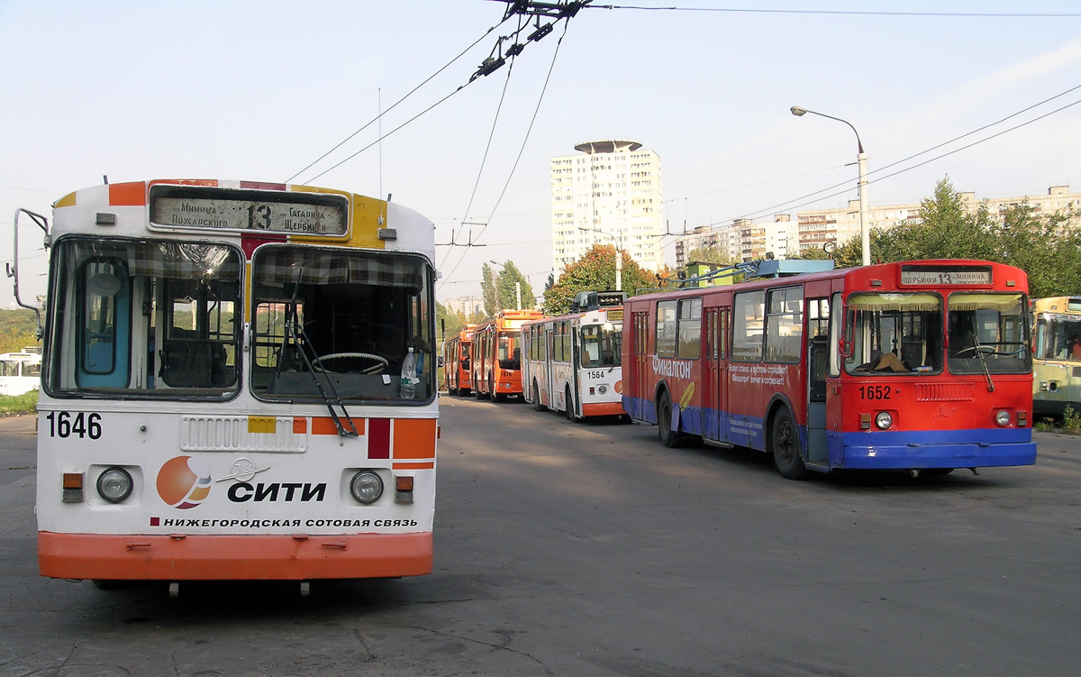 Нижний Новгород, ЗиУ-682Г-014 [Г0Е] № 1646; Нижний Новгород, ЗиУ-682Г-012 [Г0А] № 1652