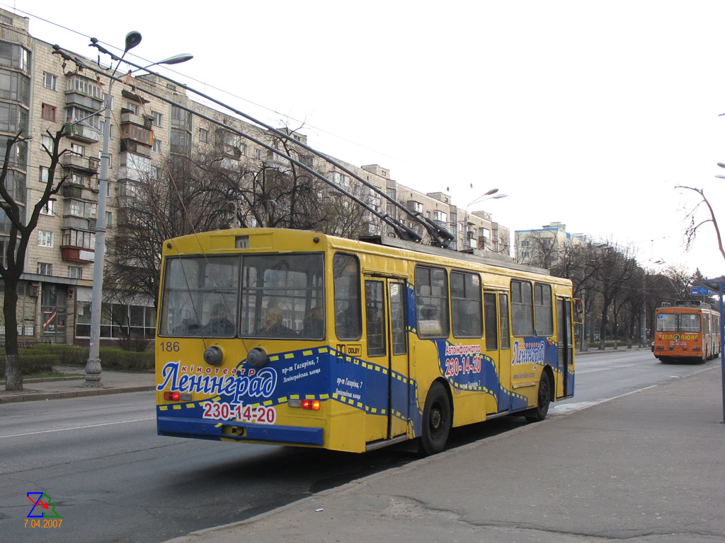 Киев, Škoda 14Tr02/6 № 186