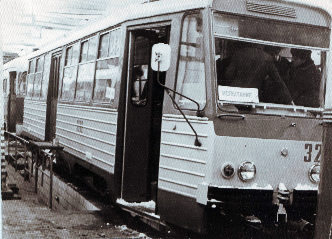Казань, РВЗ-7 (71-217) № 3202; Казань — Исторические фотографии; Новосибирск — Работники электротранспорта