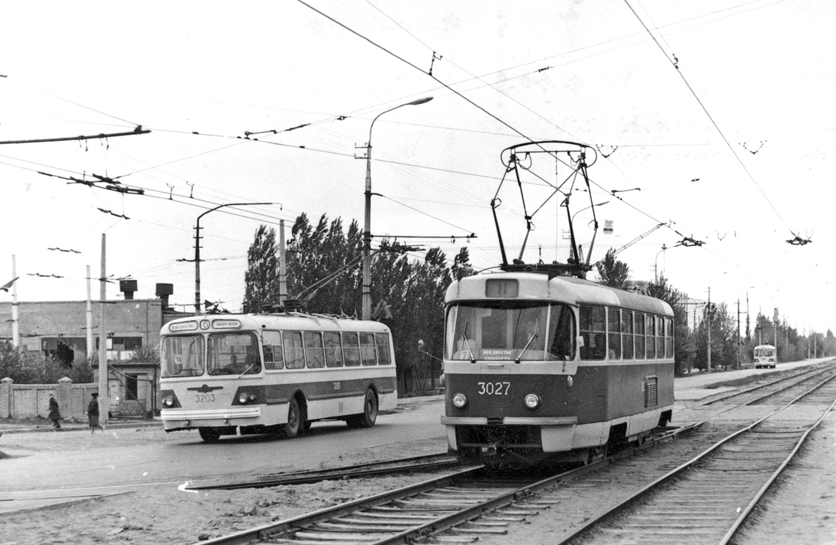 Волгоград, ЗиУ-5Г № 3203; Волгоград, Tatra T3SU (двухдверная) № 3027
