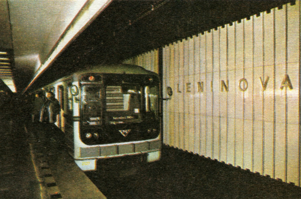 Прага, 81-717.1 № 2127; Прага — Метрополитен: линия A