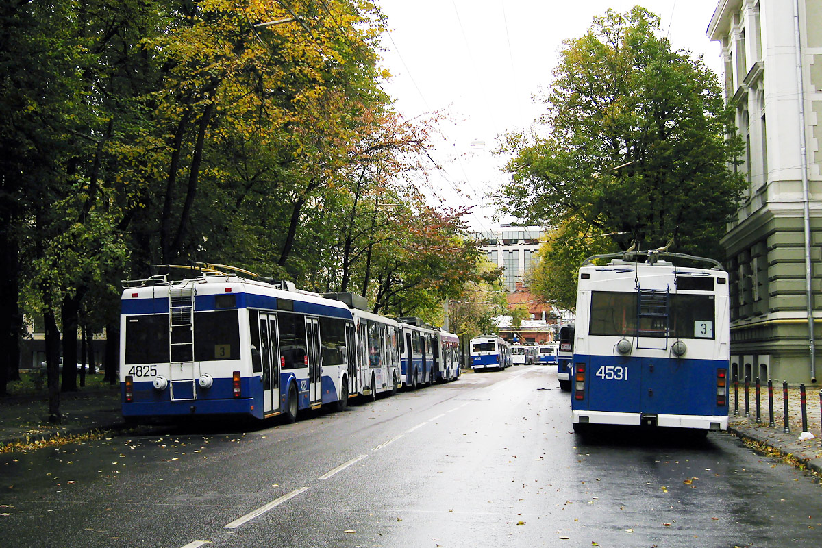 Москва, СВАРЗ-6235.01 (БКМ 32100М) № 4825; Москва, Тролза-5275.05 «Оптима» № 4531