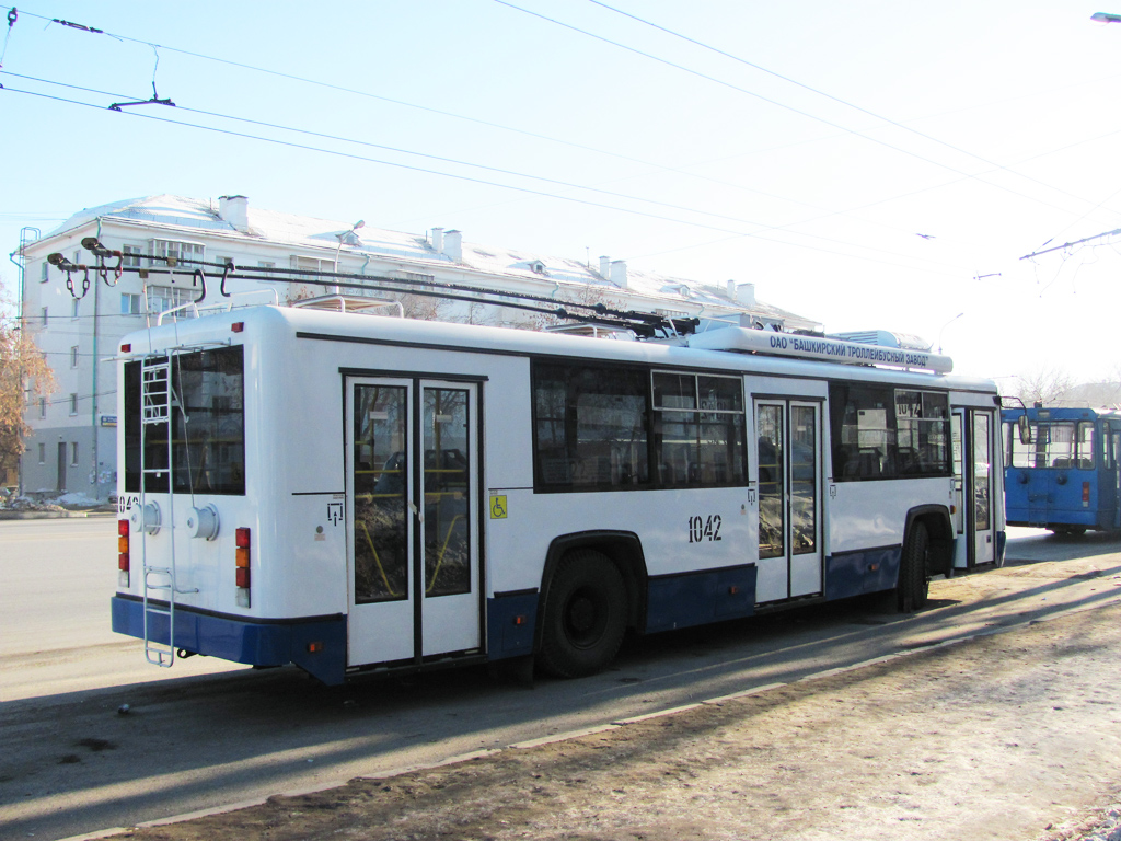 Ufa, BTZ-52767A № 1042