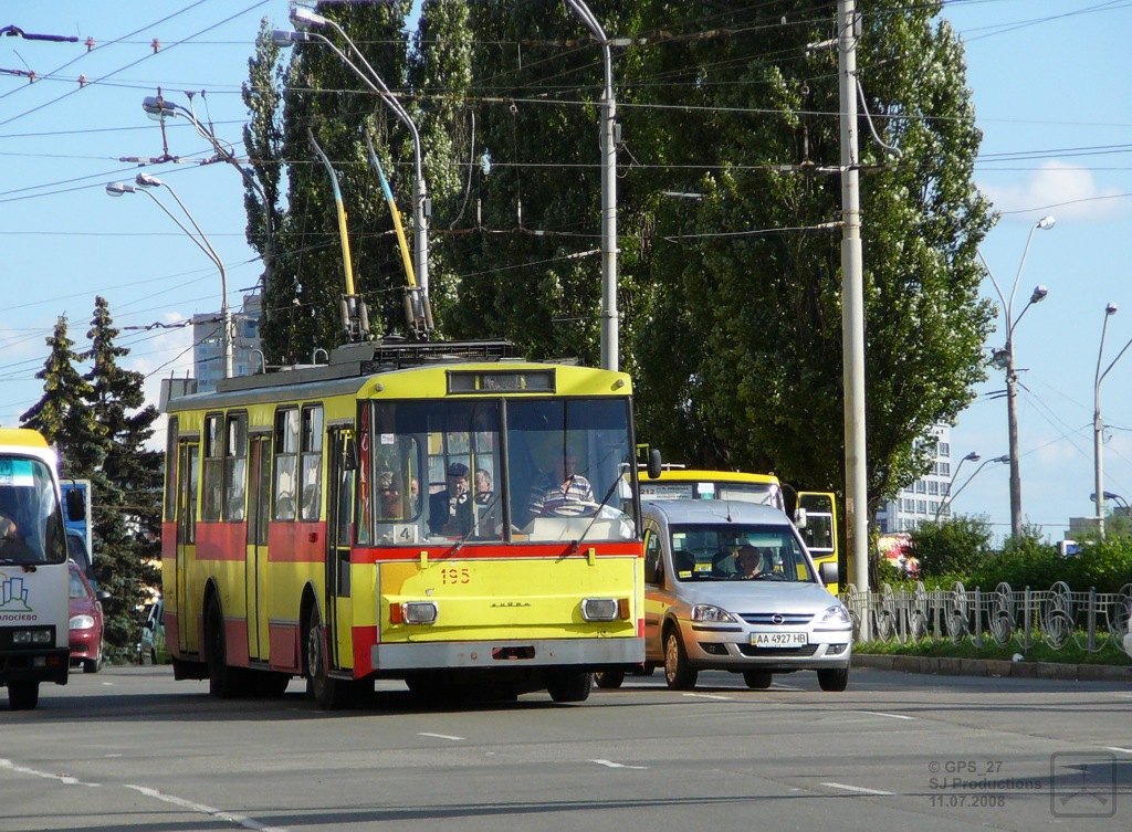 Киев, Škoda 14Tr02/6 № 195