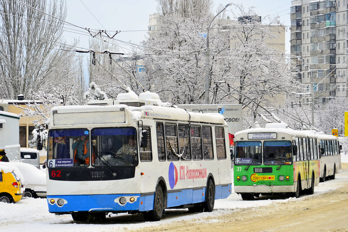 Новороссийск, ЗиУ-682Г-016.04 № 62; Новороссийск, ЗиУ-682Г-012 [Г0А] № 37
